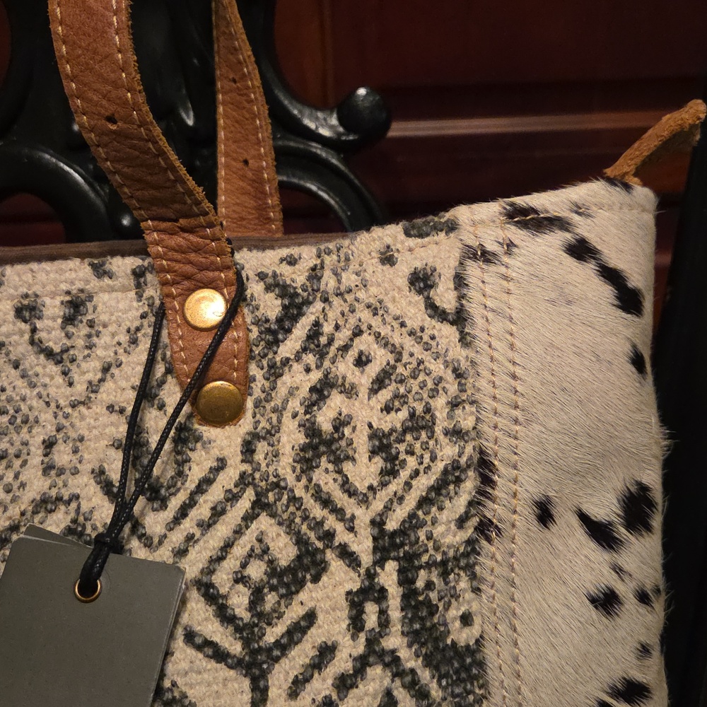 NWT Myra Large Leather Canvas Cowhide Cotton Rug Tote - Picture 7 of 13